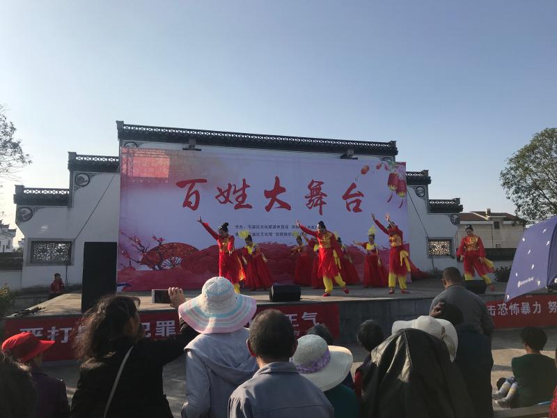 奕棋镇百姓大舞台演出别样乡村生活