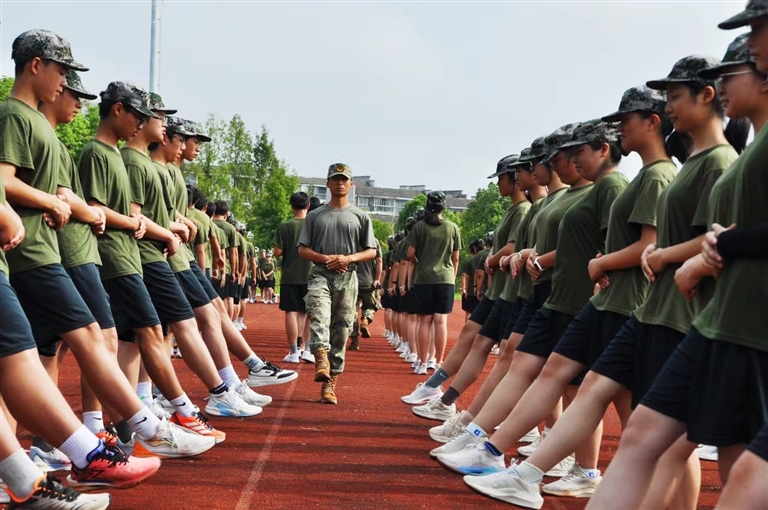 军训迎开学