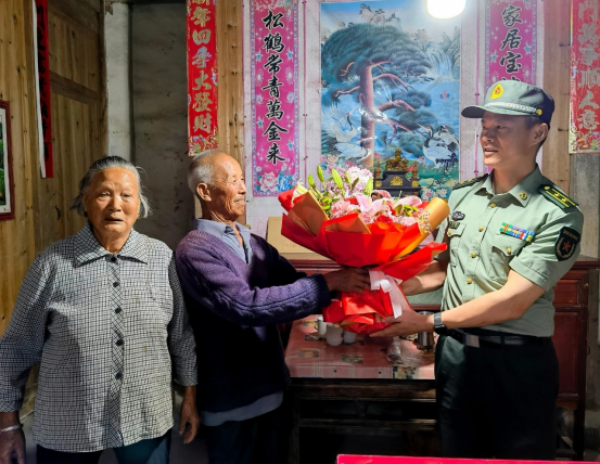 68686868张荣桥祁门县安凌镇人,1982年毕业于祁门一中,1988年