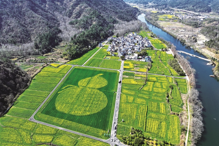 齐云山下春光美