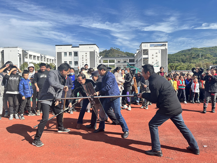 呈坎镇中心学校组织开展防恐防暴演练系列活动